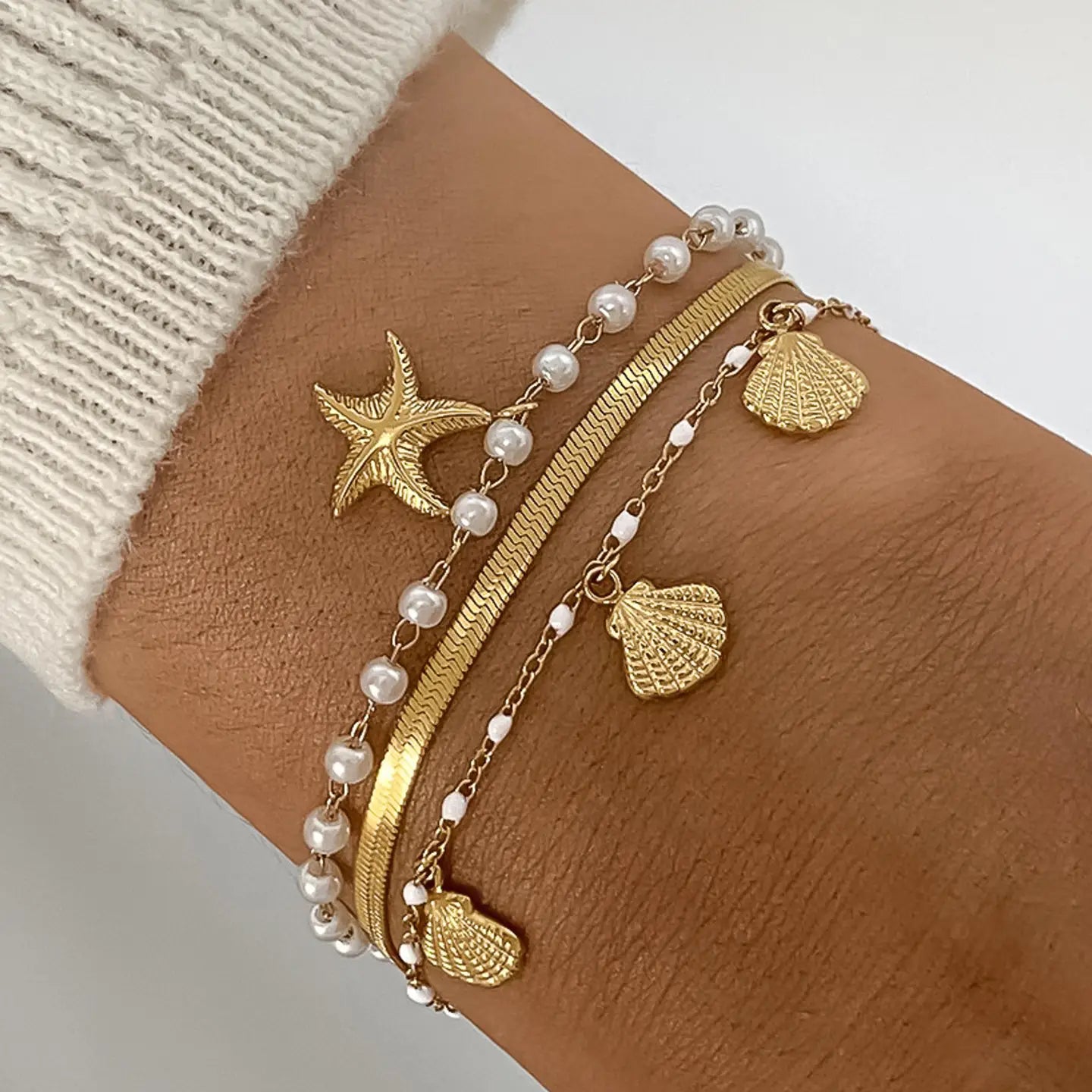 EAB Favorites Cassis Shell Pearl Bracelet Set - Yellow Gold