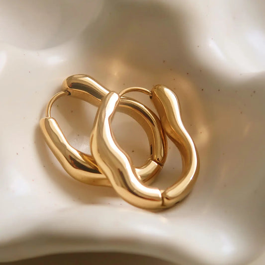 EAB Favorites Darcy Oval Hoop Earring - Yellow Gold