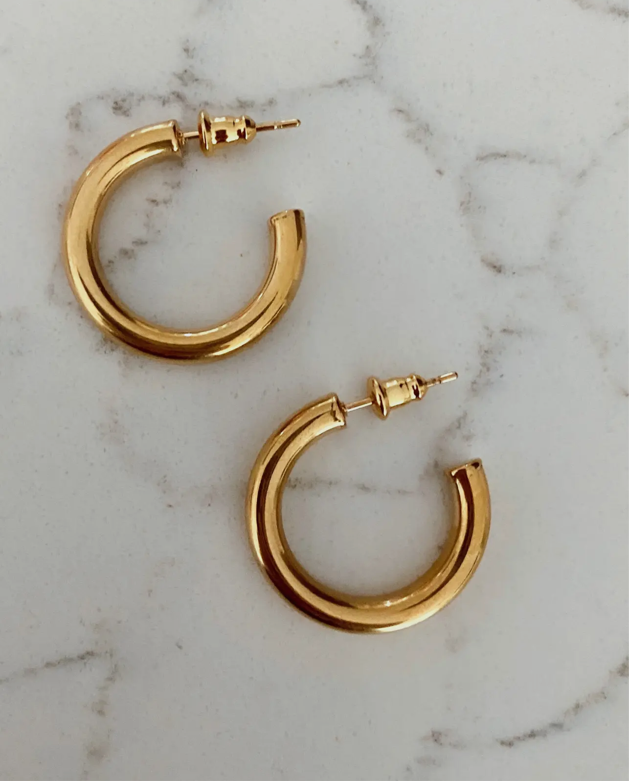 Chan Sutt small gold hoops