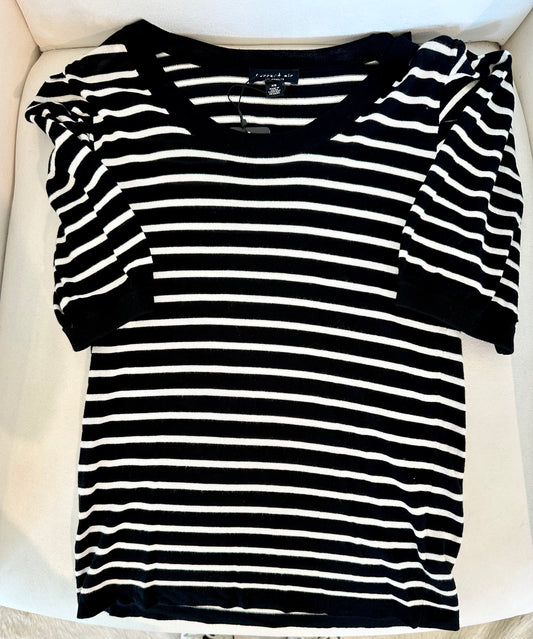 Black & White lightweight sweater - short sleeve