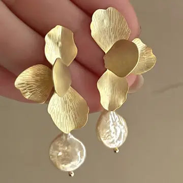 EAB Favorites Flower Pearl Earrings