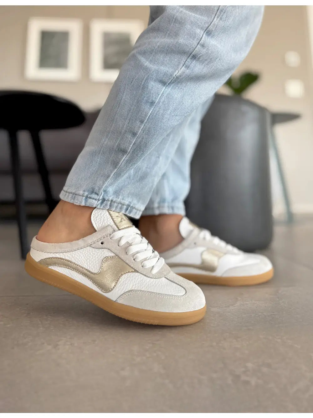 Premium Leather Sneaker - Velia White